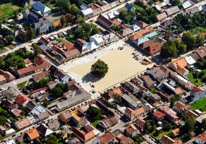 Rynek w Starym Sączu z lotu ptaka